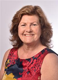 The profile card picture of Cllr Gwen Lowe